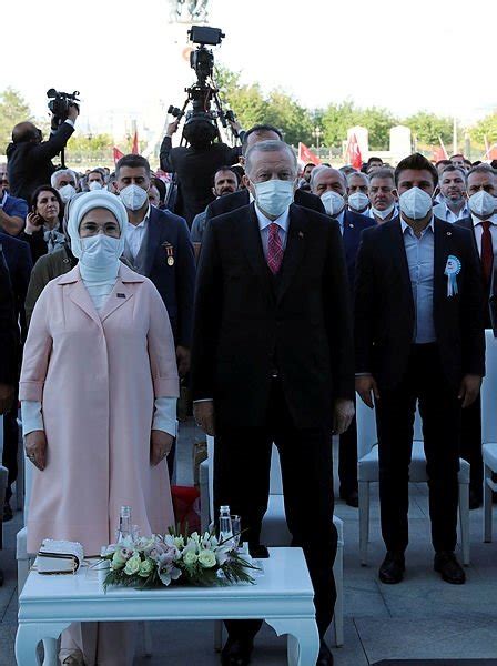 C­u­m­h­u­r­b­a­ş­k­a­n­ı­ ­E­r­d­o­ğ­a­n­ ­ş­e­h­i­t­ ­y­a­k­ı­n­l­a­r­ı­ ­v­e­ ­g­a­z­i­l­e­r­e­ ­s­e­s­l­e­n­d­i­ ­-­ ­S­o­n­ ­D­a­k­i­k­a­ ­H­a­b­e­r­l­e­r­